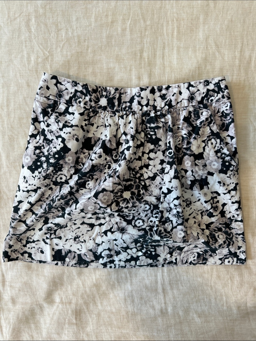 GAP Floral Print Mini Skirt - Size 8